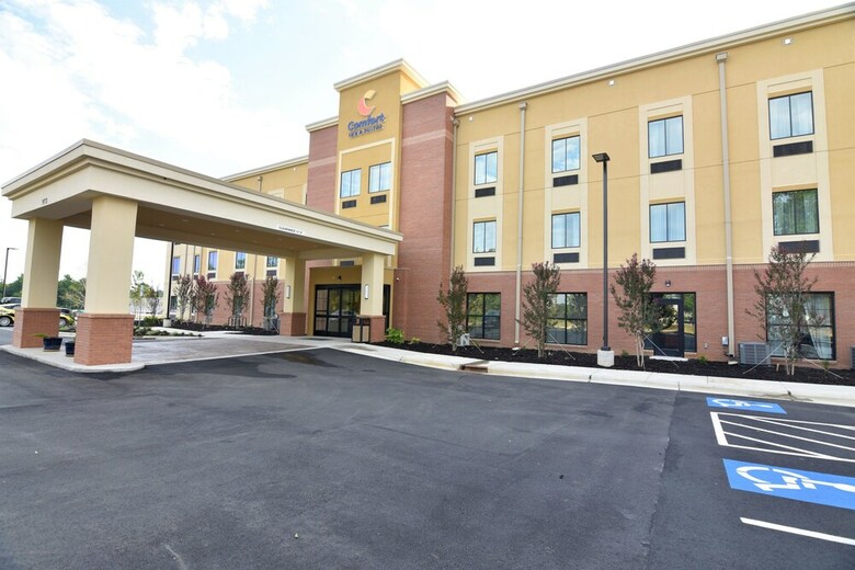 Hotel Comfort Inn And Suites