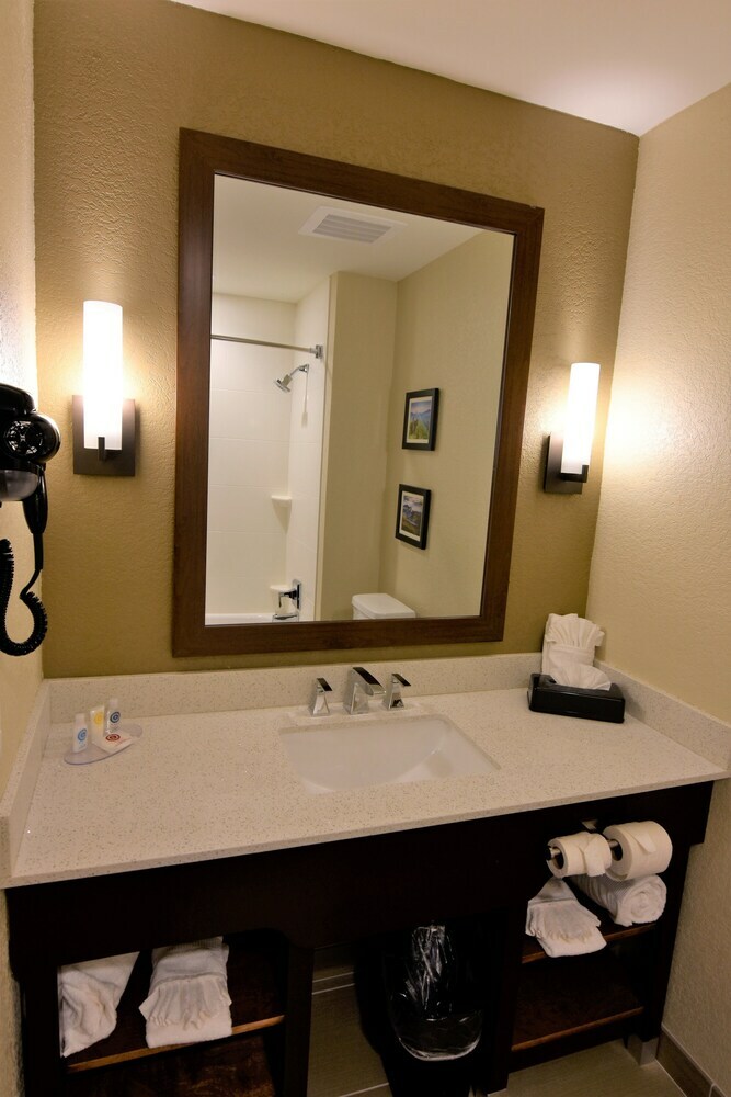 Hotel Comfort Inn And Suites