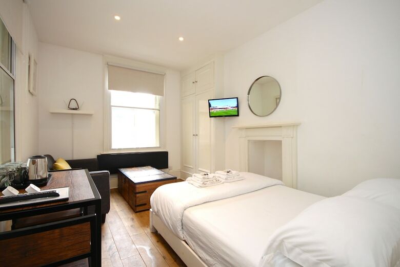 Cosy Central Soho City Studio Apartment