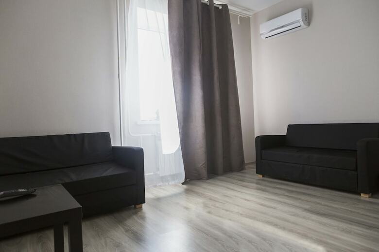 Apartment On Shvernika 9