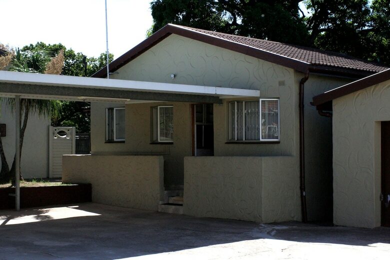Hotel Iqhayiya Guest House