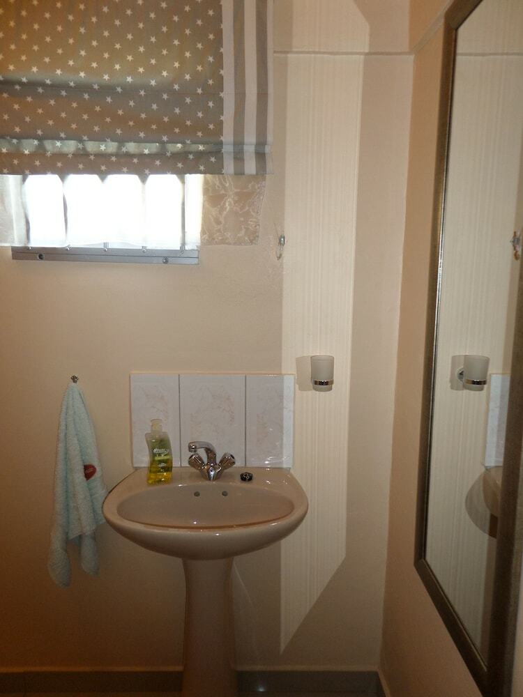 Hotel Iqhayiya Guest House