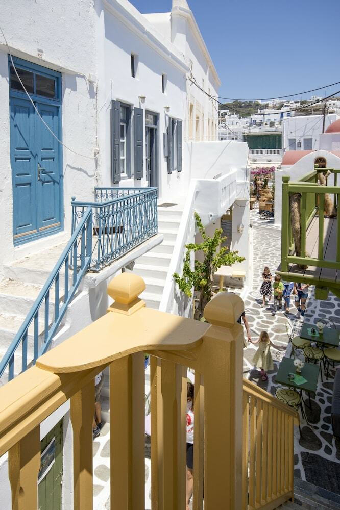 Villa Erato Traditional Town House