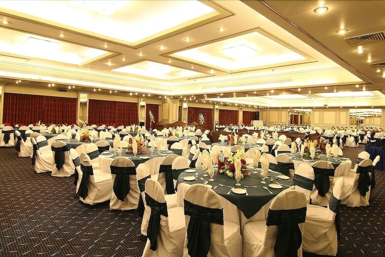 Regent Plaza Hotel & Convention Centre