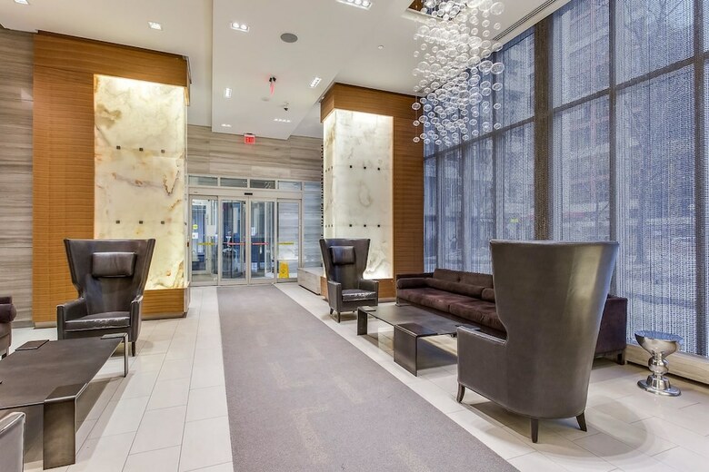 Toronto Rooms And Suites (300 Front St)
