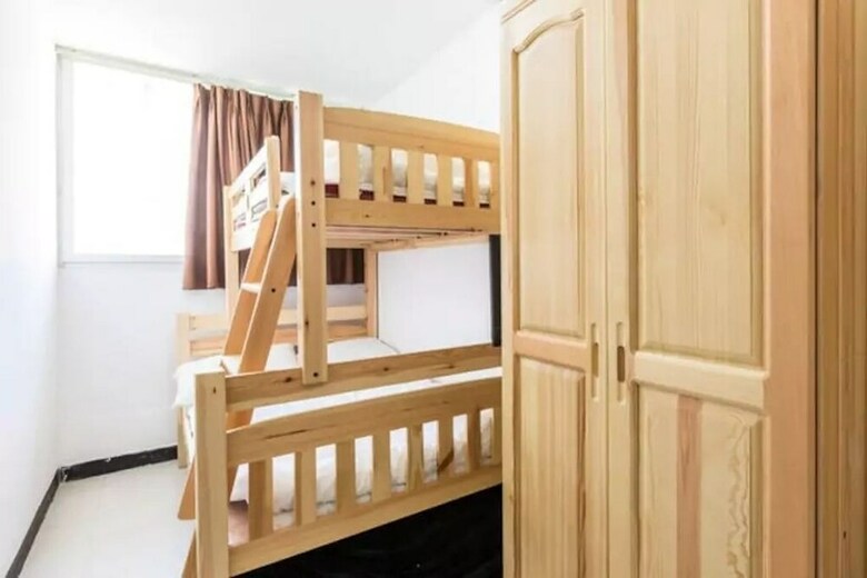 Subway Family Apartment For 8 Persons