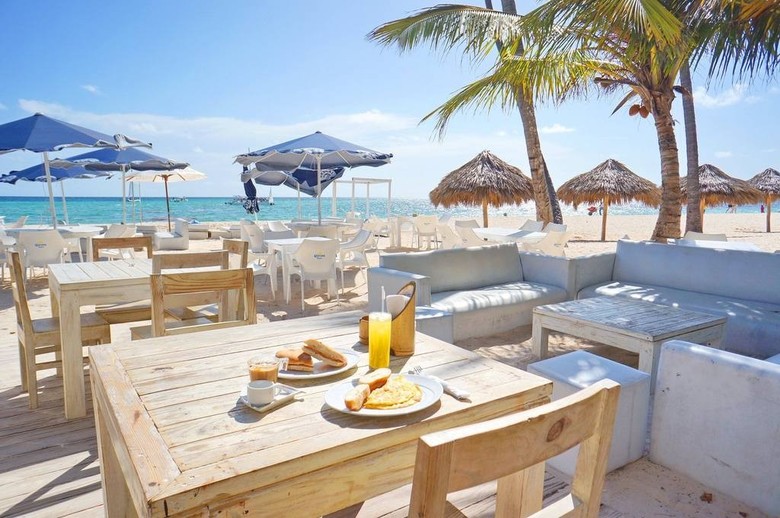 Aparthotel Los Corales Villas Ocean Front