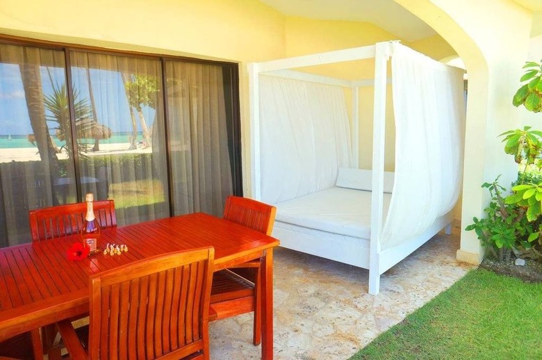 Aparthotel Los Corales Villas Ocean Front