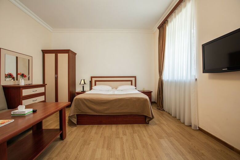 Ariana Family Hotel