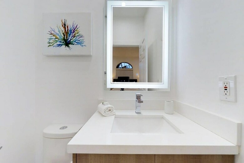 Beautiful Hollywood Beach 4b/r Home W/heated Pool