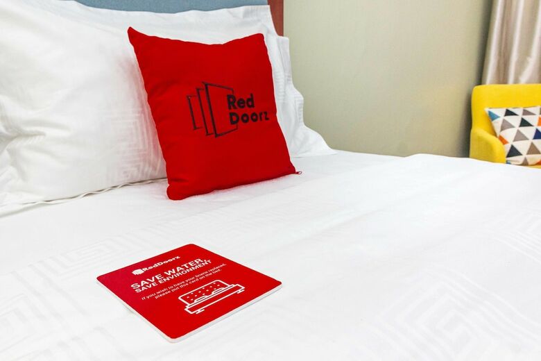 Hotel Reddoorz Premium @ Mabolo Cebu 2