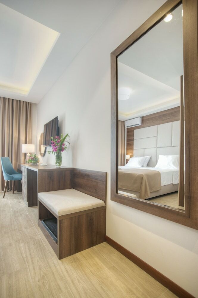 Hotel Twelve