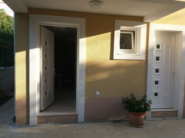 Hera Apartments