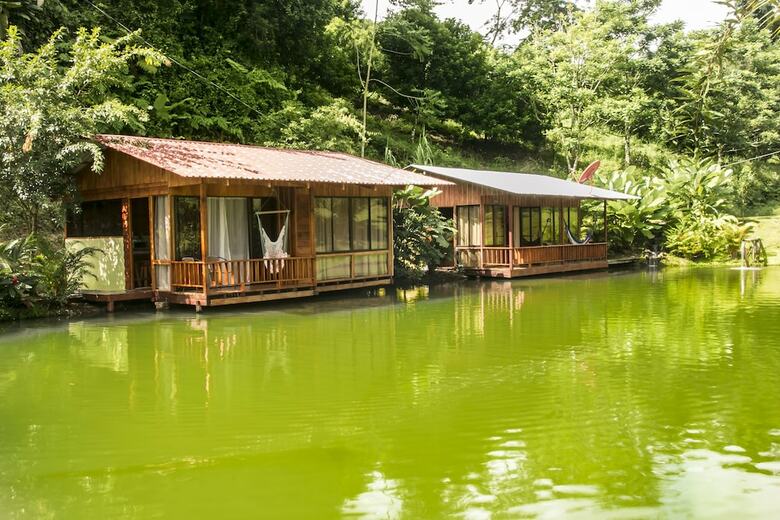 Caba�as Del Lago
