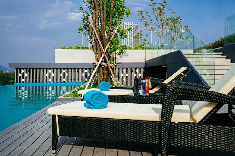 Hotel The Aristo Beach Resort ( Surin )