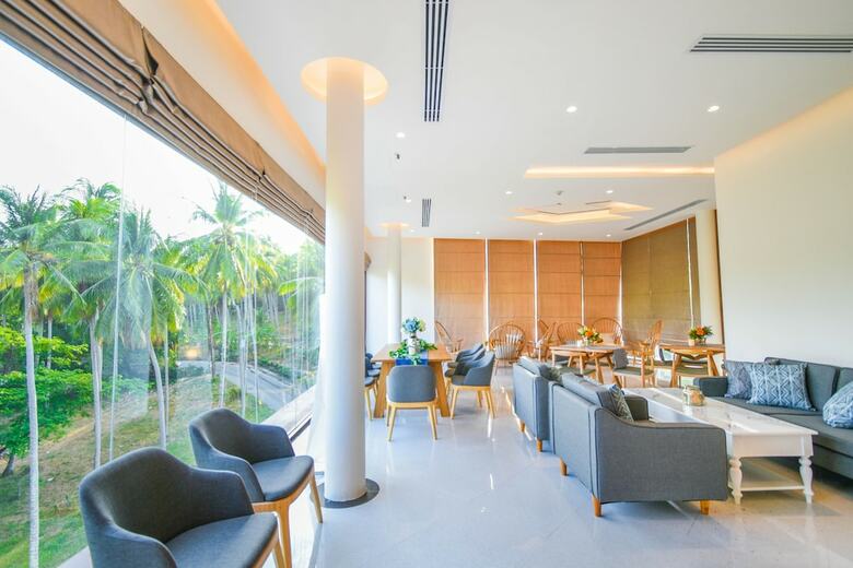 Hotel The Aristo Beach Resort ( Surin )