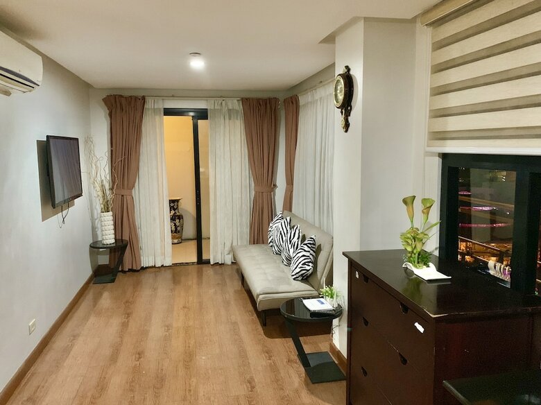 Spacious 1 Br Unit In Appleone Ayala