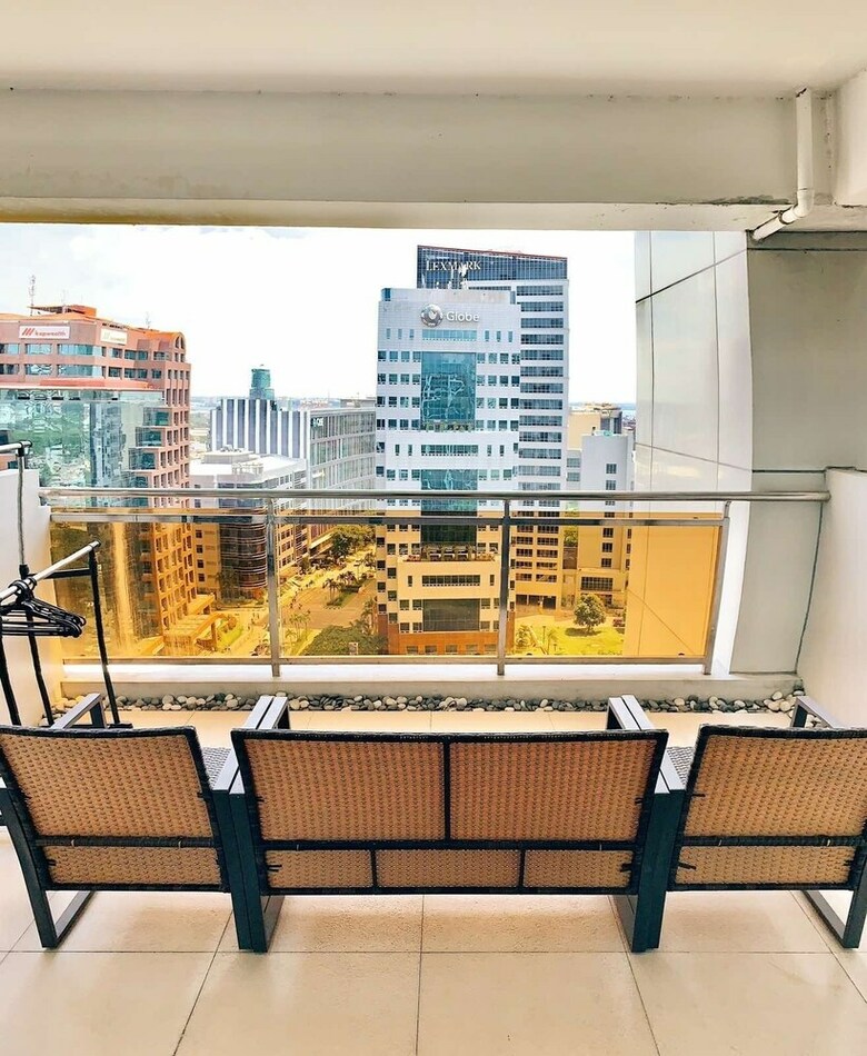 Spacious 1 Br Unit In Appleone Ayala