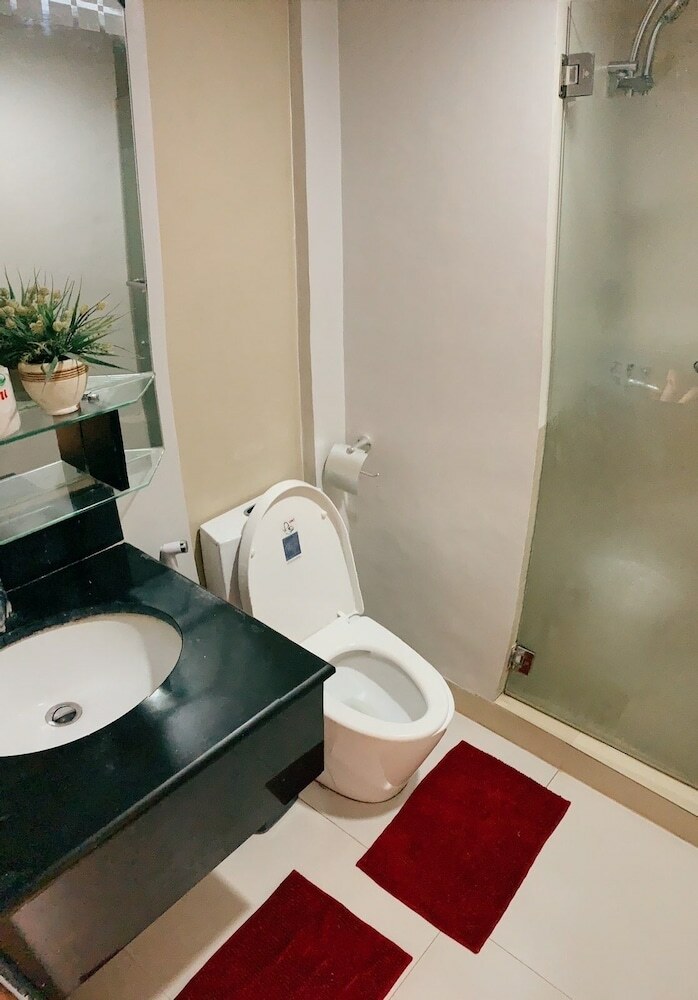 Spacious 1 Br Unit In Appleone Ayala