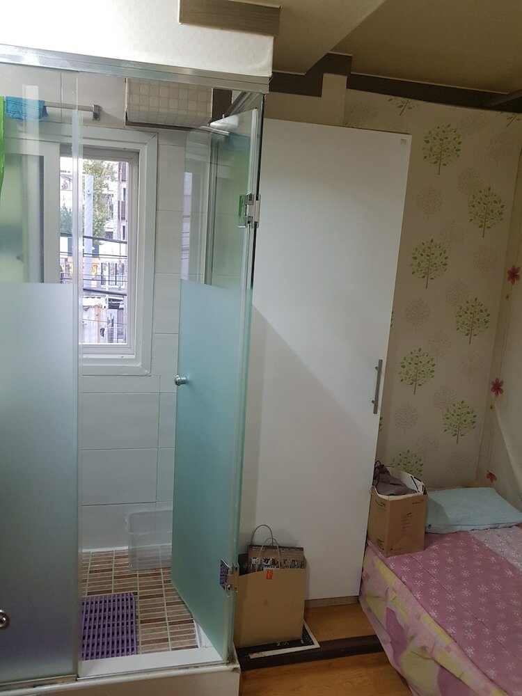 Hotel Living Castle Single Room