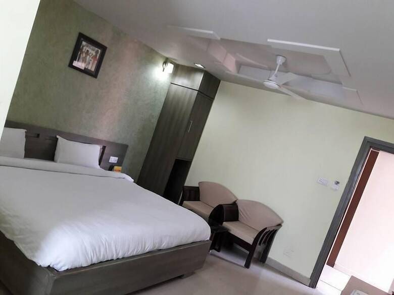 Hotel Raj Residency