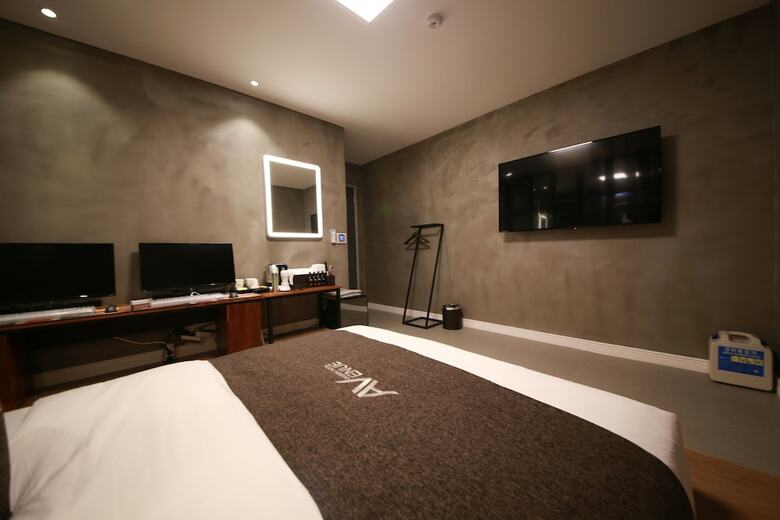 Avenue Hotel