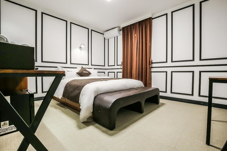 Avenue Hotel