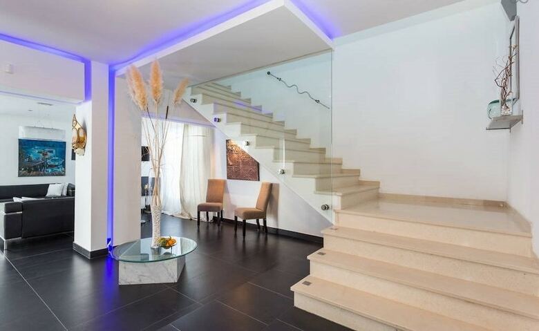 The Lake Villa Mountains & Sea View