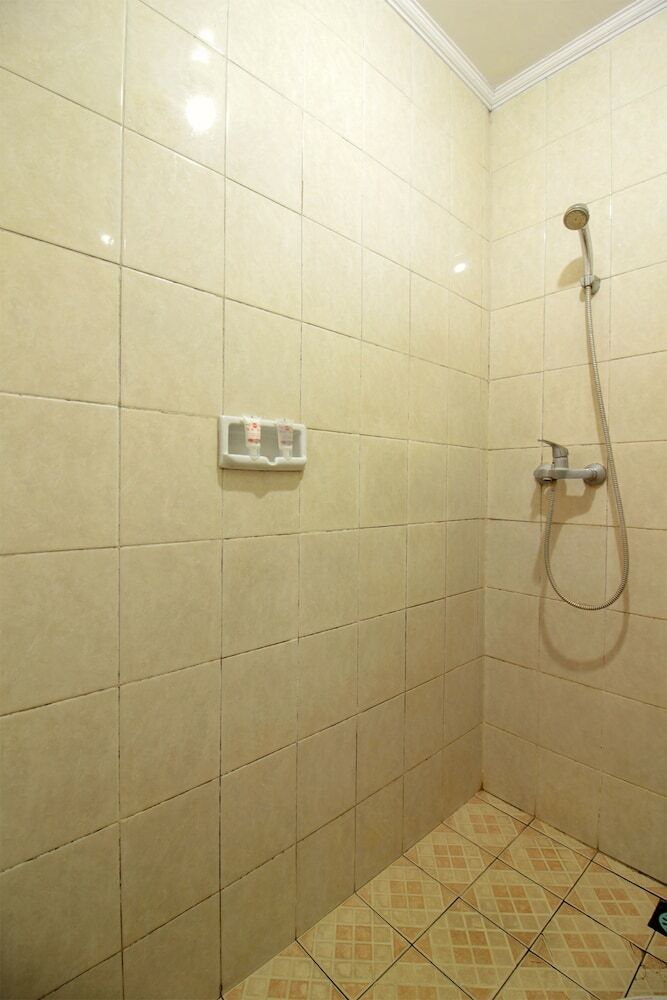 Oyo 249 Hotel Astria Graha
