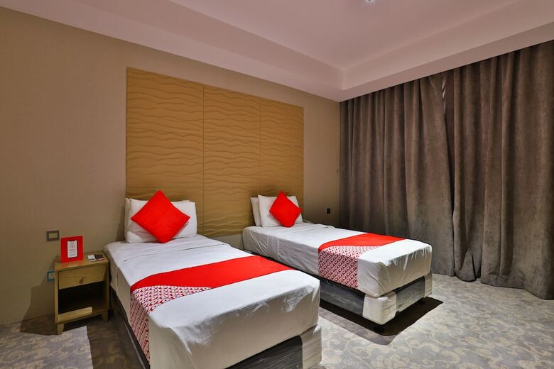 Oyo 428 Maya Palace Hotel