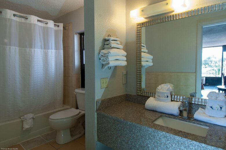 Hotel Express Inn And Suites