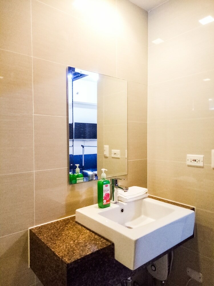 Airport T3 Newport Condotel