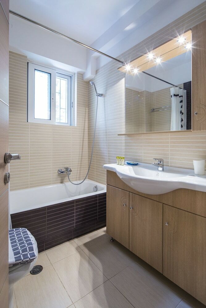 Scorpio Deluxe Apartment With Private Garden