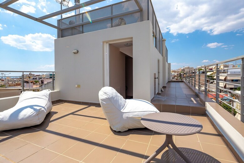 Solon - Deluxe City Center Apartment