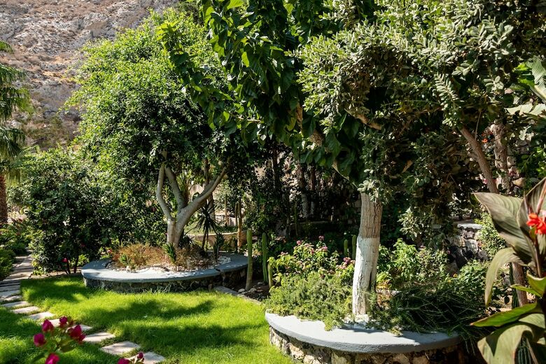 Villa Santorini Mystique Garden