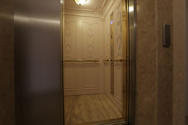 Luxury Apartment In Anastasia Palace