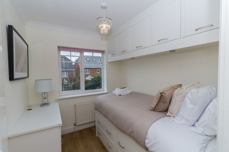 Luxury 5 Bed House In Windsor