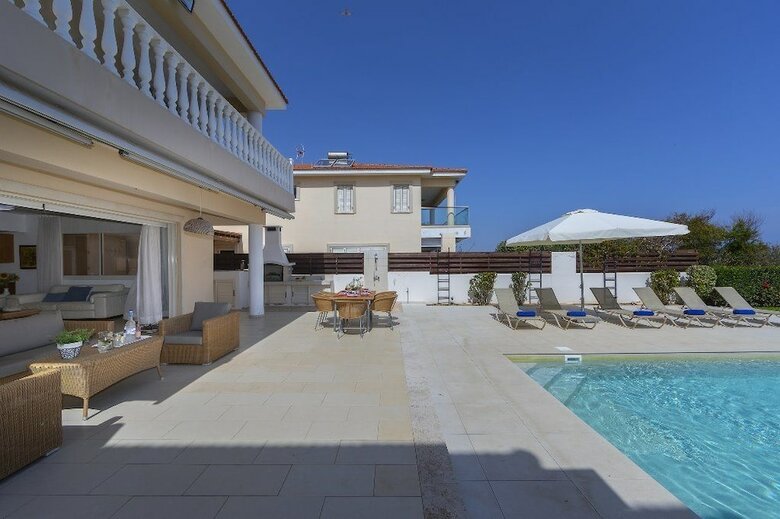 Protaras Beachfront Villa Pietra