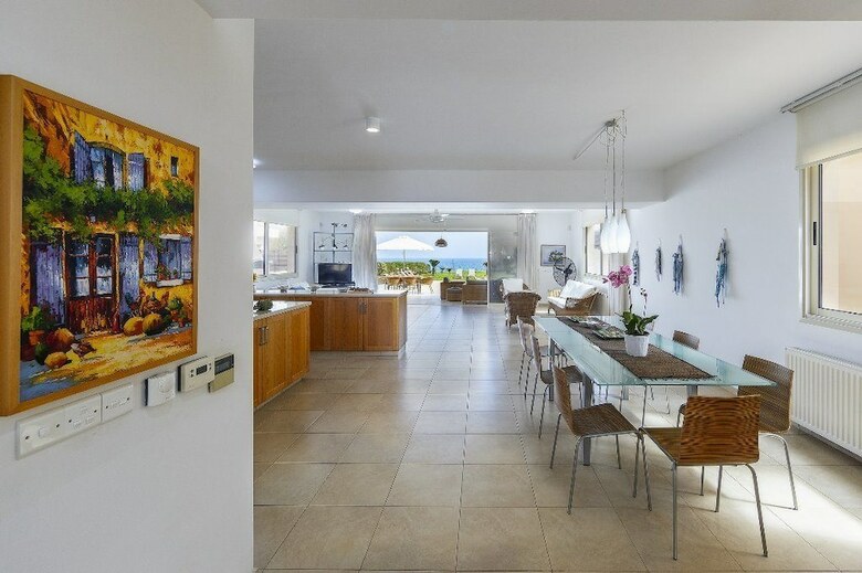 Protaras Beachfront Villa Pietra
