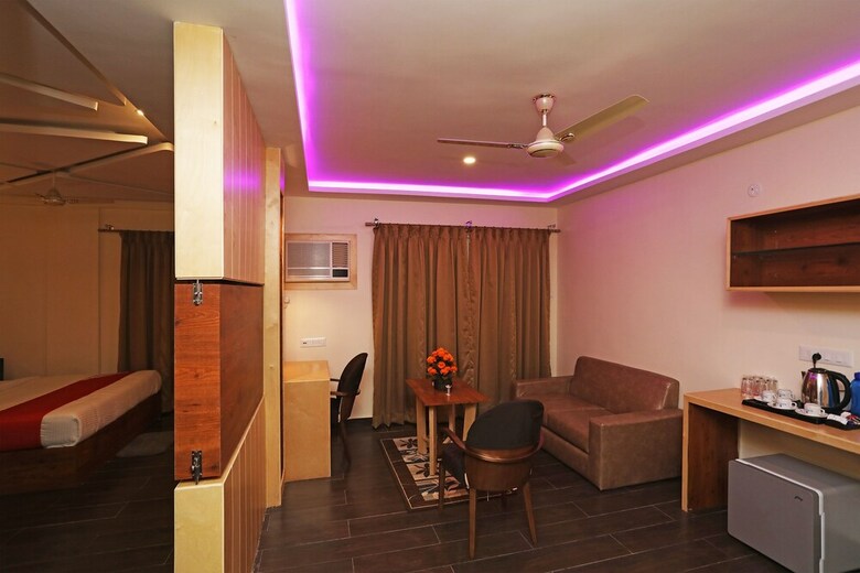 Hotel Oyo 28757 Pikus Inn