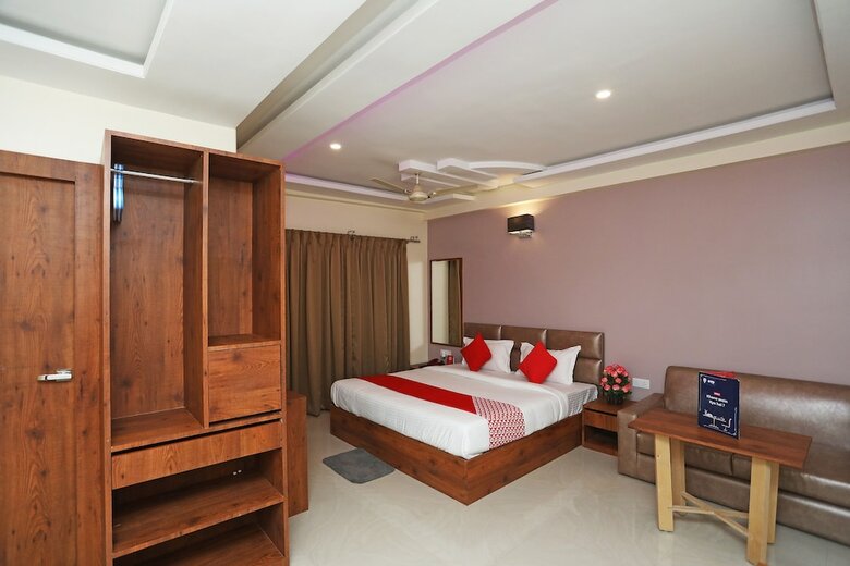 Hotel Oyo 28757 Pikus Inn