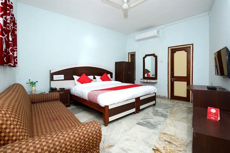 Hotel Oyo 26453 Raja