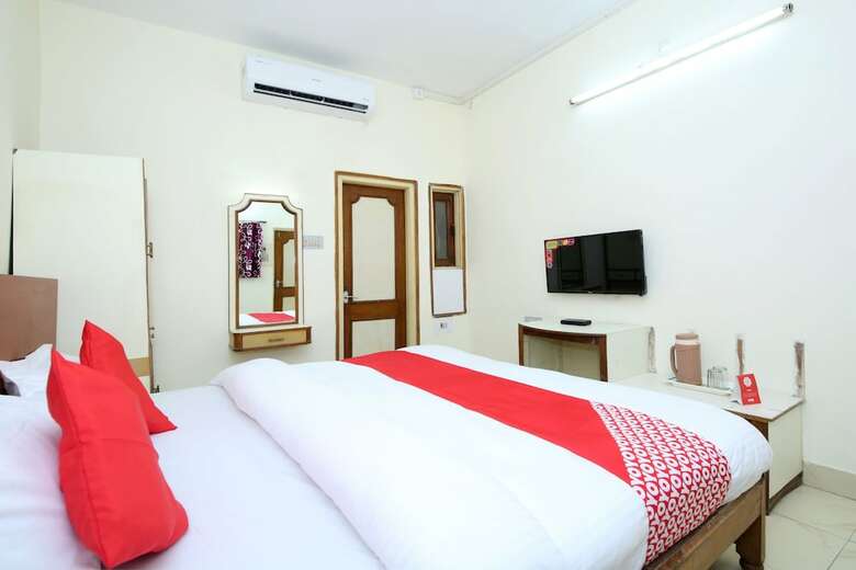 Hotel Oyo 26453 Raja