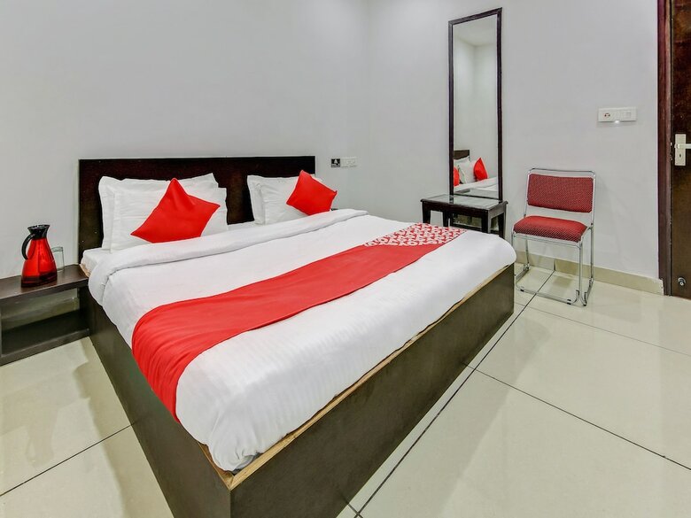 Oyo 27999 Hotel Deep