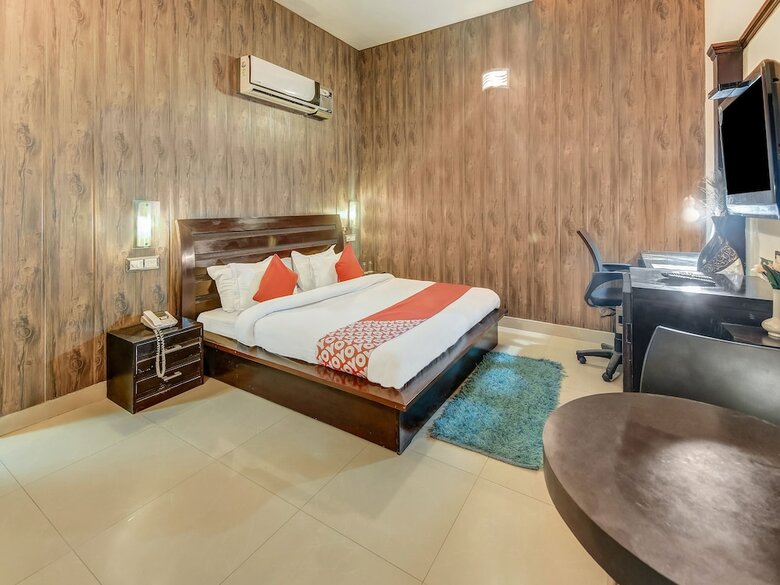 Oyo 27999 Hotel Deep