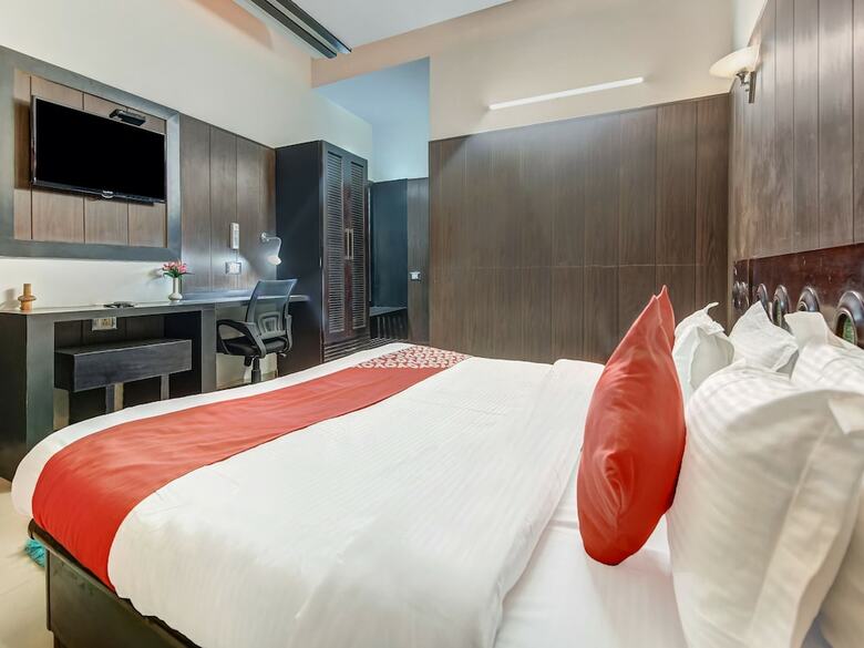 Oyo 27999 Hotel Deep