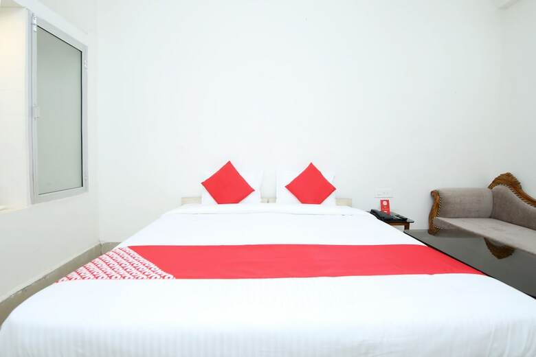 Hotel Oyo 25064 Chandrika