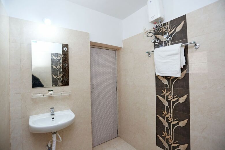 Oyo 28631 Hotel Parbati International