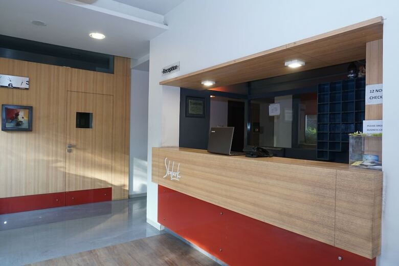Capital O 28762 Skylark Business Hotel