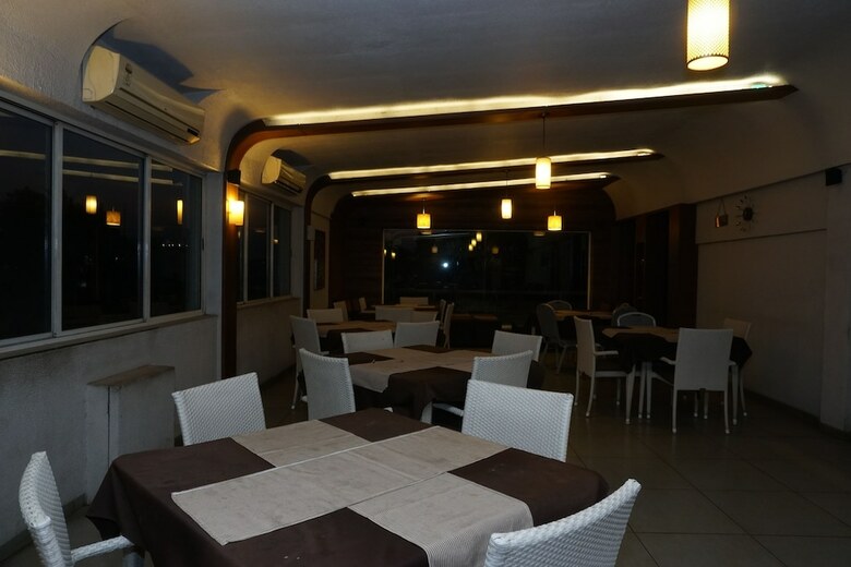 Capital O 28762 Skylark Business Hotel